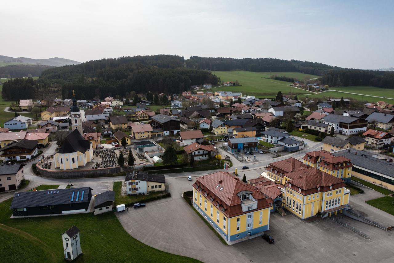 Gasthof Hotel Jaegerwirt Strasswalchen Exterior foto